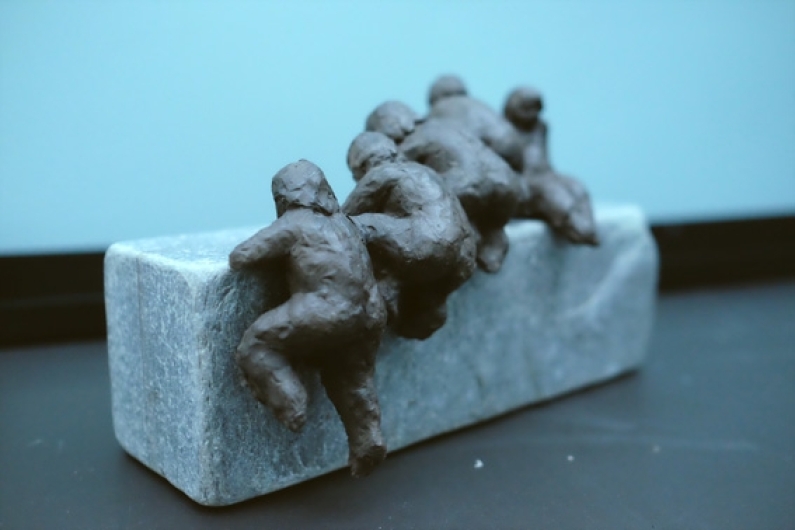 modelage enfant terre cuite bronze granit pierre galerie funambules vannes