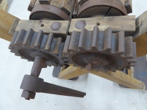 relooking création acier rouille Indus industriel meubles console bois machine ancienne